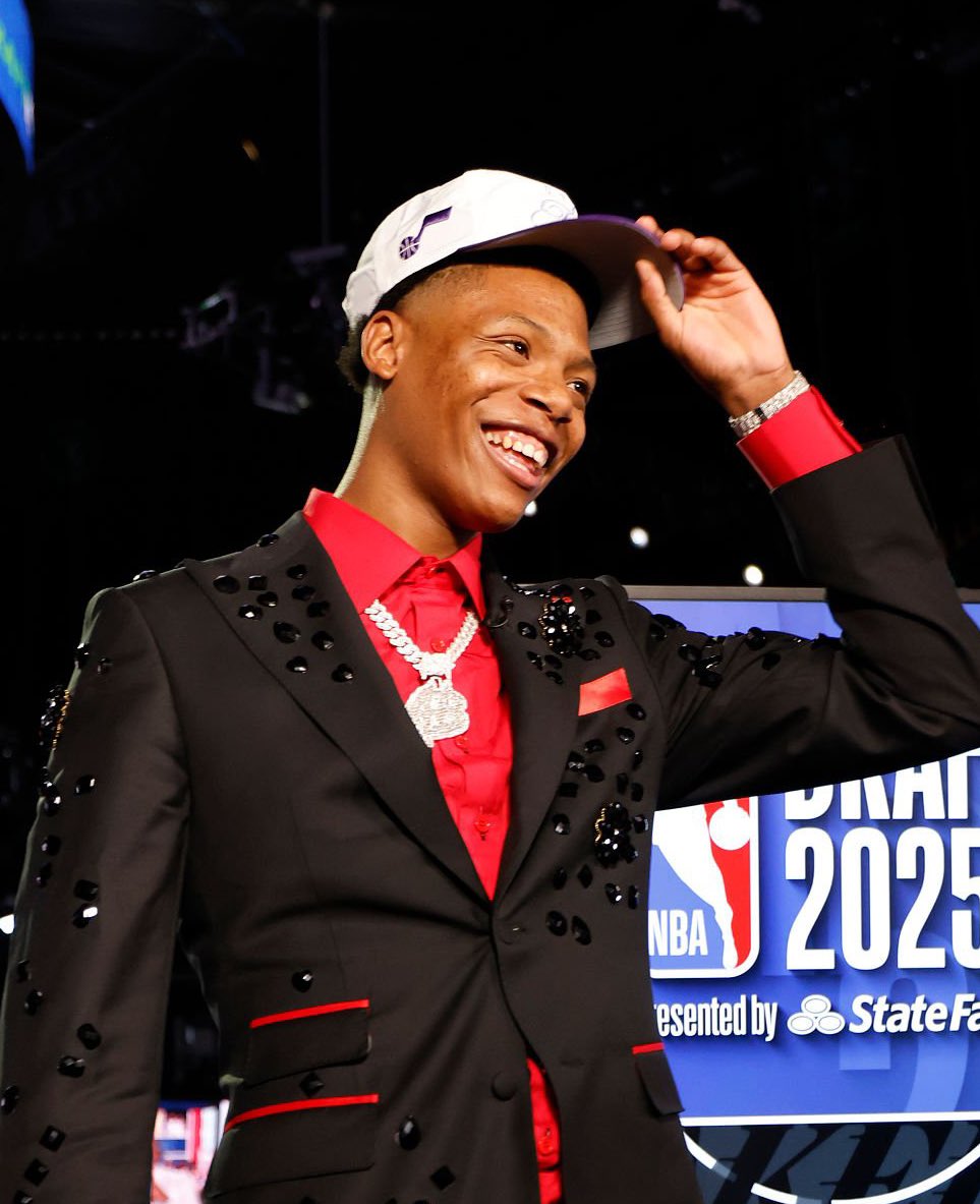 Odds for Ace Bailey’s next team:

Los Angeles Lakers +235
Dallas Mavericks +350
Phoenix Suns +400
Toronto Raptors +450
Miami Heat +575
Chicago Bulls +650
Brooklyn Nets +750
Boston Celtics +850

(Via <a href="/BovadaOfficial/">Bovada</a> )