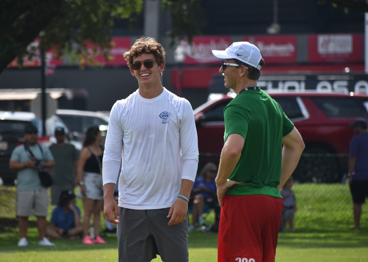 CJ Vogel (@cjvogel_otf) on Twitter photo Arch and Eli Manning chopping it up during the camp portion of the Manning Passing Academy.
<a href="/ontexasfootball/">OnTexasFootball</a> Arch and Eli Manning chopping it up during the camp portion of the Manning Passing Academy.
<a href="/ontexasfootball/">OnTexasFootball</a>
