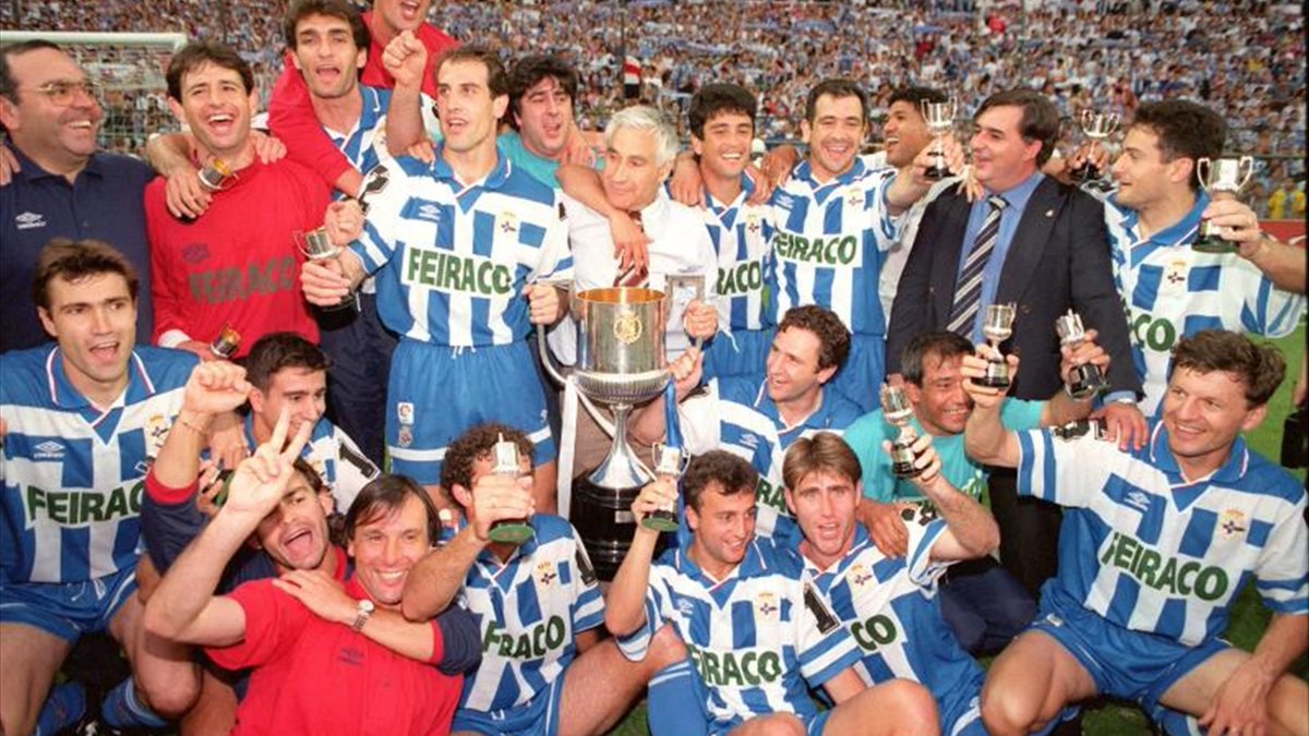 Hoy esta foto cumple 30 años.

El <a href="/RCDeportivo/">RC Deportivo</a> comenzaba una era dorada.