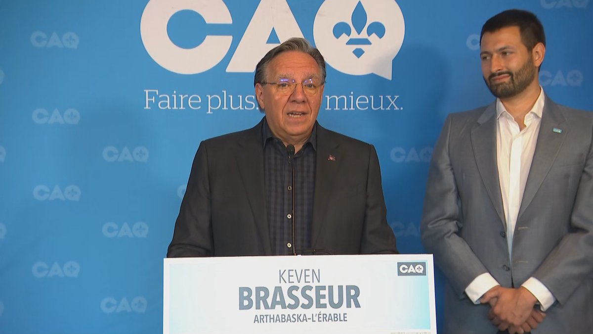 s_desrosiers's tweet image. NOUVEAU: François Legault procédera à un remaniement ministériel cet automne.
« Je suis très conscient que des Québécois sont déçus de certains dossiers à la CAQ », dit-il. « On va faire des changements nécessaires pour aller chercher plus que jamais l'appui des Québécois. »