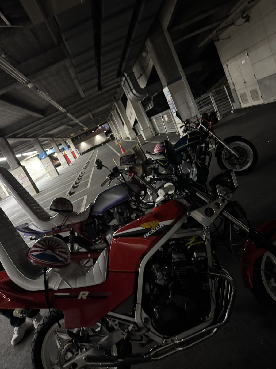 abren3's tweet photo. CBR400F https://t.co/fb7uvfeteS