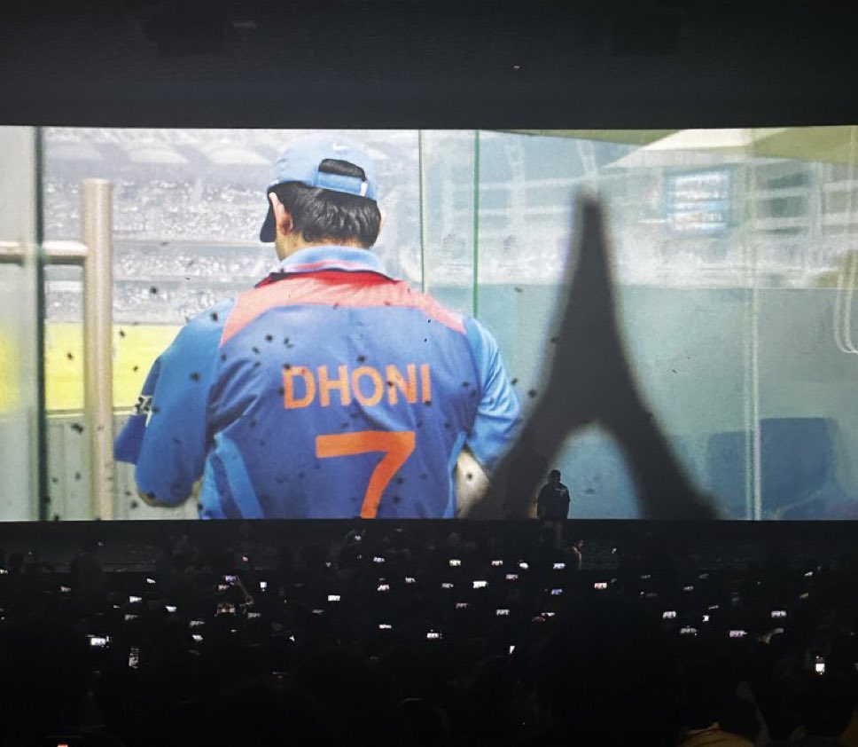 CSKFansArmy's tweet image. BREAKING:

#MSDhoniTheUntoldStory ♥️
Dhoni birthday Special Bookings has opened