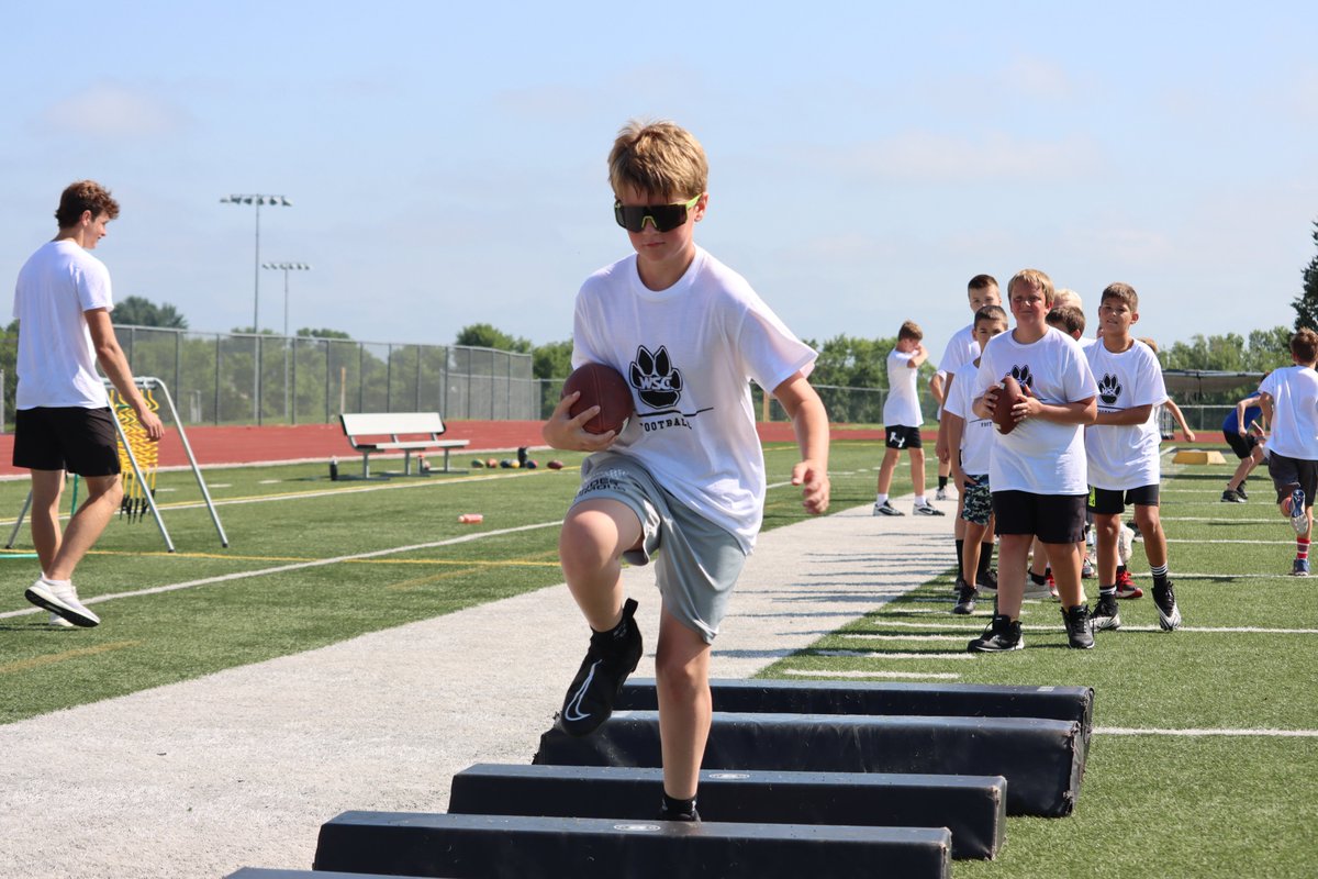 Young Cats Camp today hosted by <a href="/WayneStFootball/">Wayne State Football</a>.  Over 160 campers developing football skills and techniques today.  #PlayforthePaw