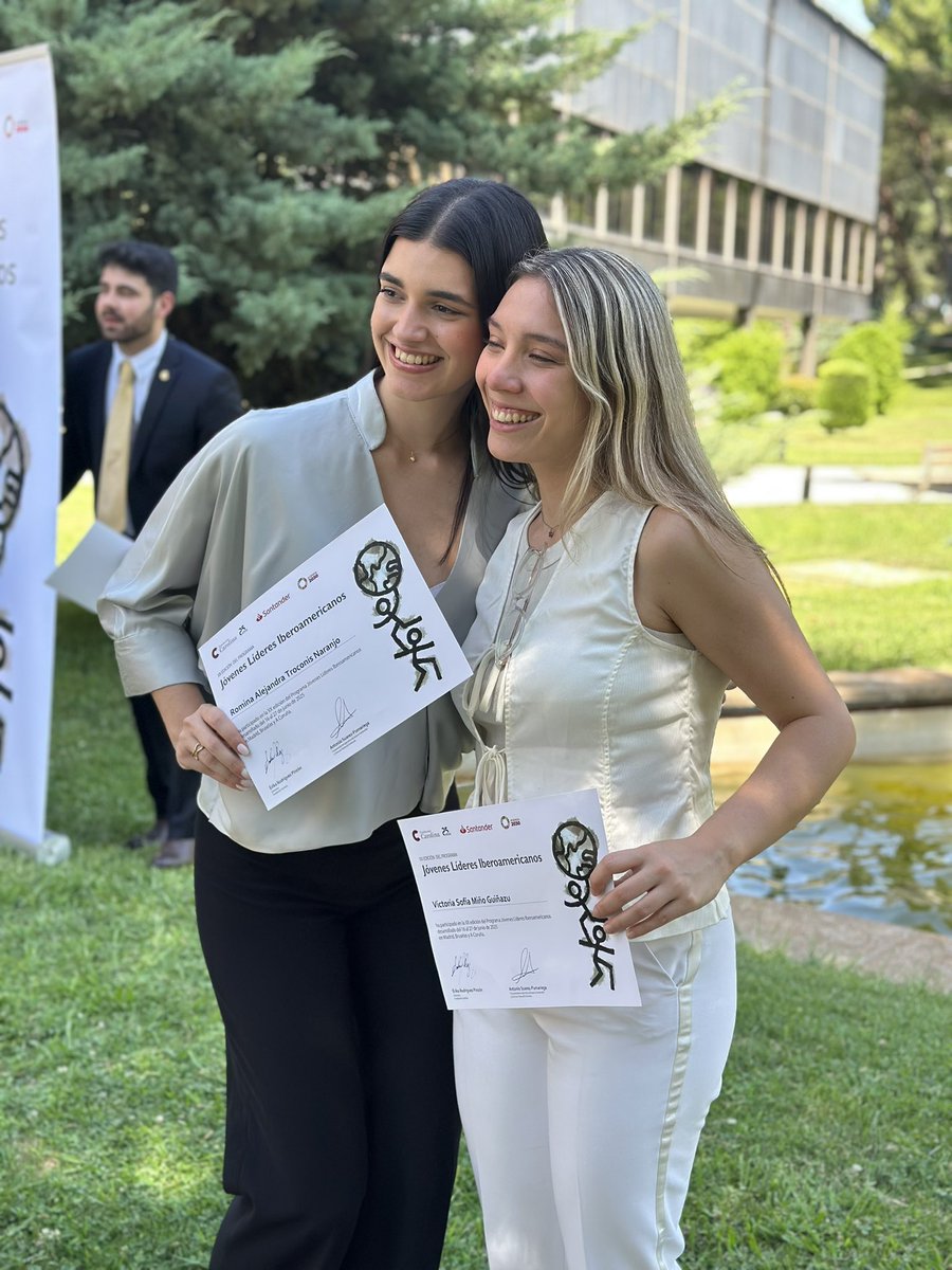 <a href="/bancosantander/">Santander</a> <a href="/AECID_es/">AECID</a> <a href="/emaropi/">Erika Rodríguez P. PhD</a> Termina la XX edición de Jóvenes Líderes Iberoamericanos #JLI2025 de #FundaciónCarolina y <a href="/bancosantander/">Santander</a> 

Habéis sido un grupo maravilloso 😍 y os vamos a echar de menos, pero estamos felices de daros la bienvenida a la gran familia de la Red Carolina 🤗