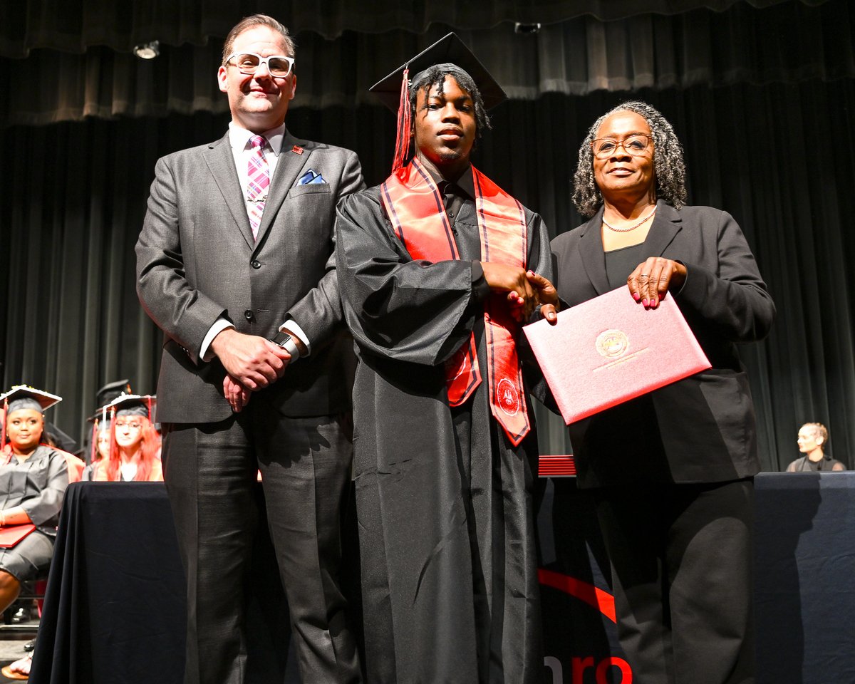 MyBRCC's tweet image. 🎉Congratulations to our recent graduates of the WorkReadyU and JAG programs at #MyBRCC!
Last night, we proudly recognized more than 50 students who completed the High School Equivalency Test (HiSET). Their hard work, dedication, and determination to reach this milestone are…