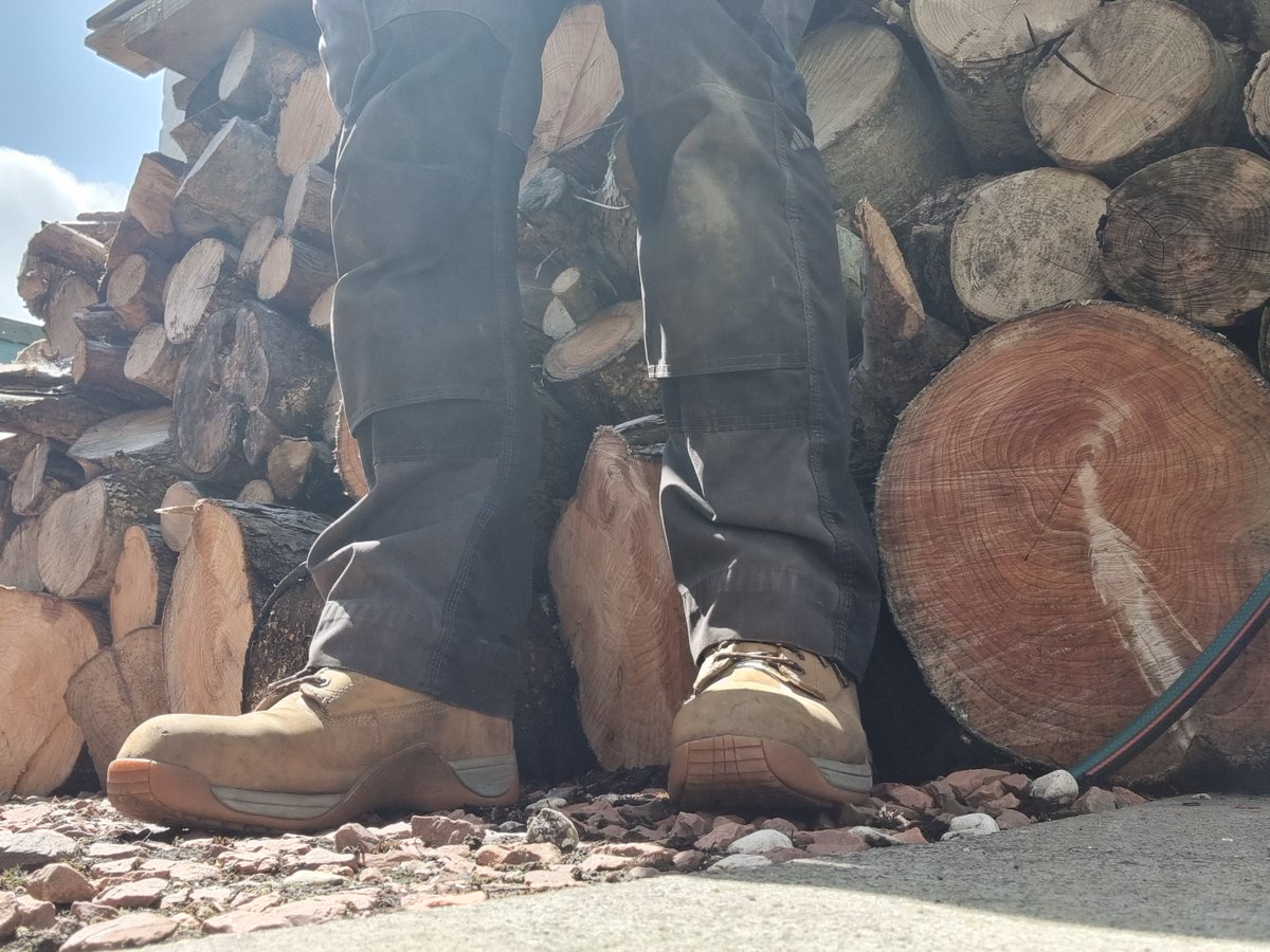 JohnnySockBoy's tweet photo. Who wants a whiff?  🤢📷#sockfetish #sockworship #smellysocks #findom #findomfeet #footfetish #menssocks #cashmaster #alphamale #tradie #cashslave #smellyfeet #mensfeet #footfag #socksniffer #worksocks #gayfindom #gayfootworship https://t.co/kgabuwrDB2