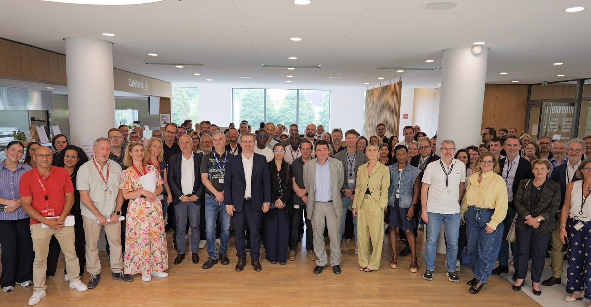 Visite inspirante de Jérôme Hénique, nouveau CEO <a href="/Orange_France/">Orange France</a> aujourd'hui à Lille ! Une belle occasion d'échanger avec les équipes sur les défis à venir et notre ambition collective. Merci pour ce moment de proximité  et d’écoute.