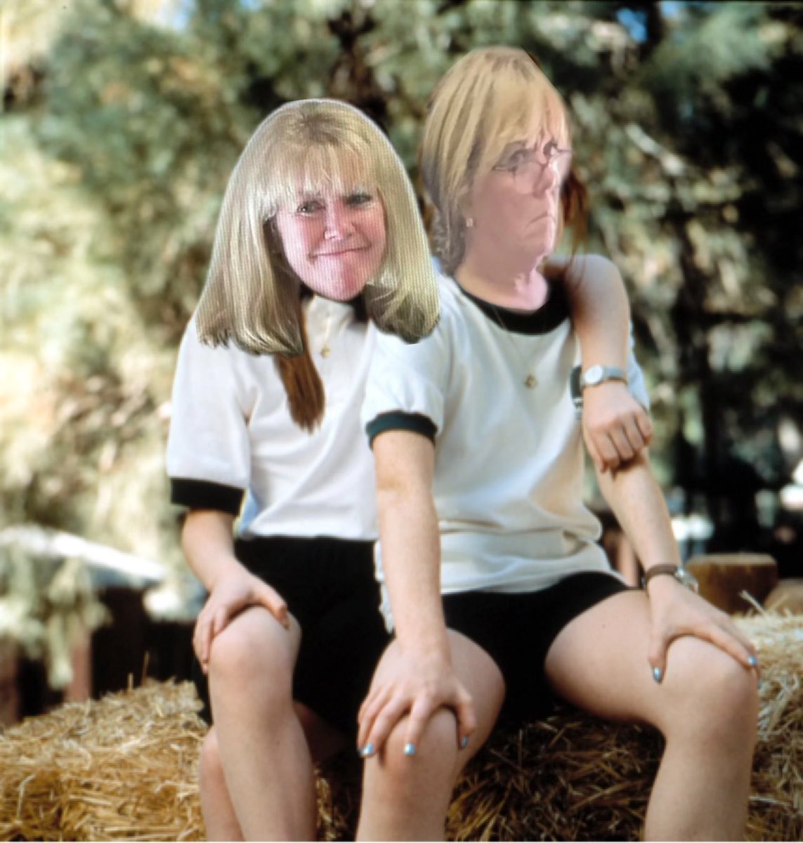 Hanging with my sistahh. #Twinsies