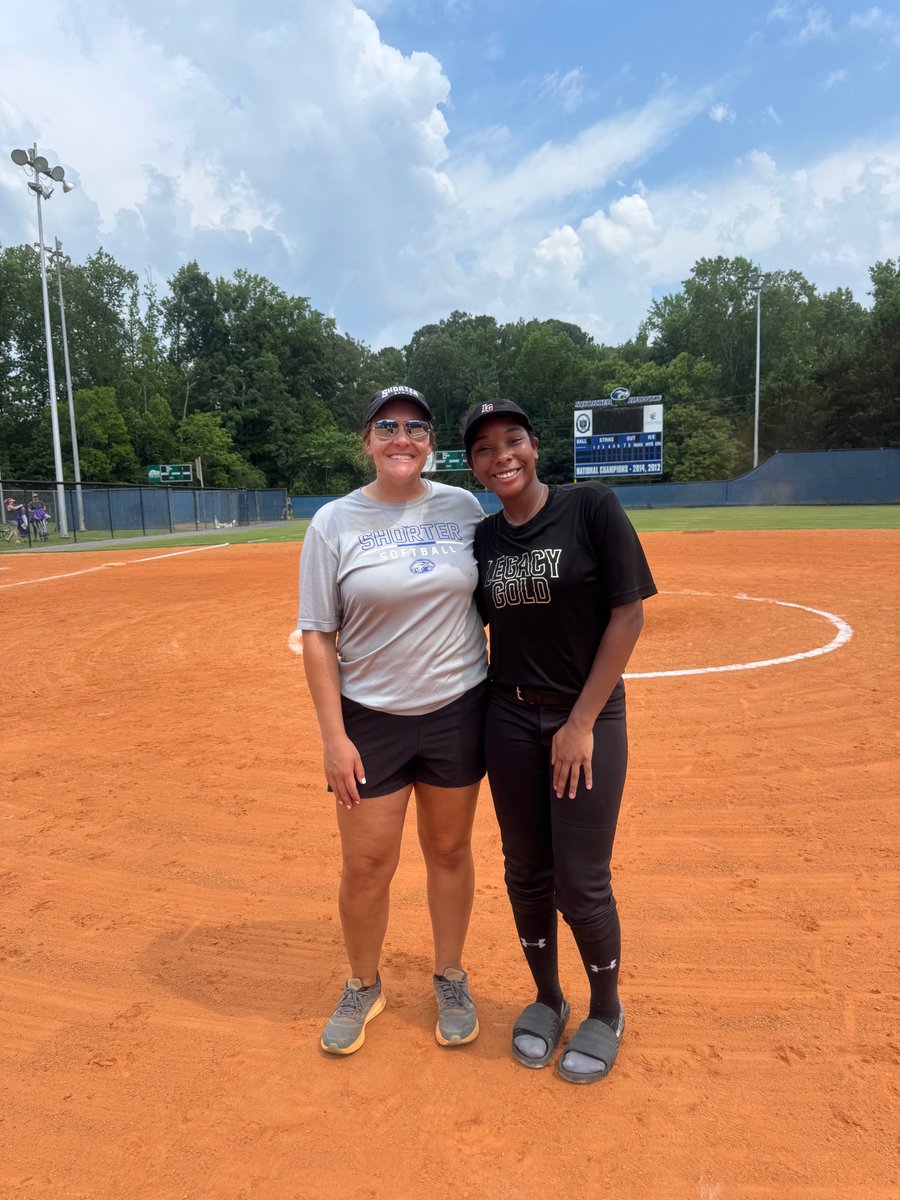sanazsaunders26's tweet photo. Had a great time at @SUHawksSoftball camp this past Wednesday! Thank you coach Hogan for your feedback. I look forward to continuing this relationship. #GoHwaks https://t.co/JwzKPB2wps