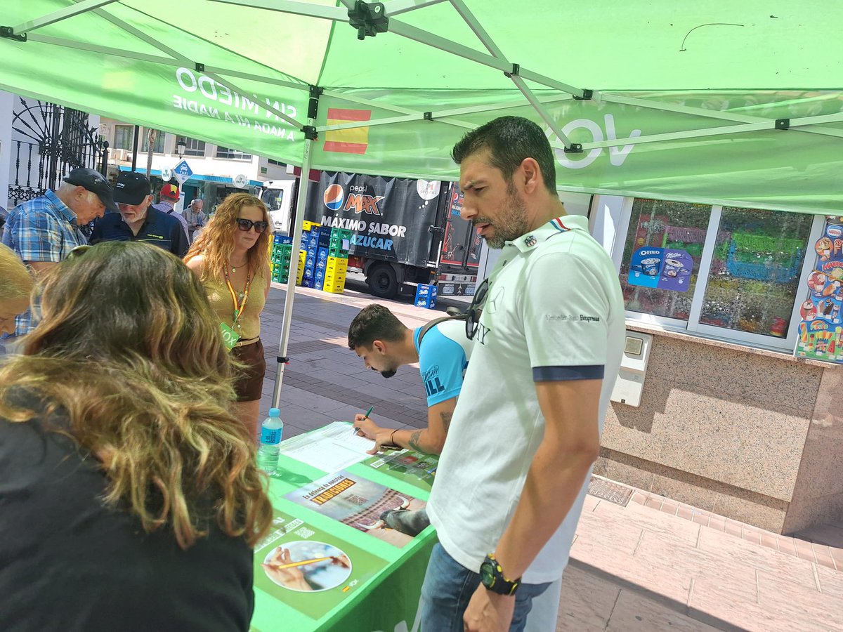 Vox_Fuengirola's tweet image. Cada vez son más los vecinos que se pasan por nuestras mesas informativas a firmar nuestras iniciativas‼️

Semana tras semana se interesan por nuestro programa y nos piden contundencia ante los escándalos del PSOE y la tibieza del PP

#HospitalFuengirolaYa #EstacionDeAutobusesYa