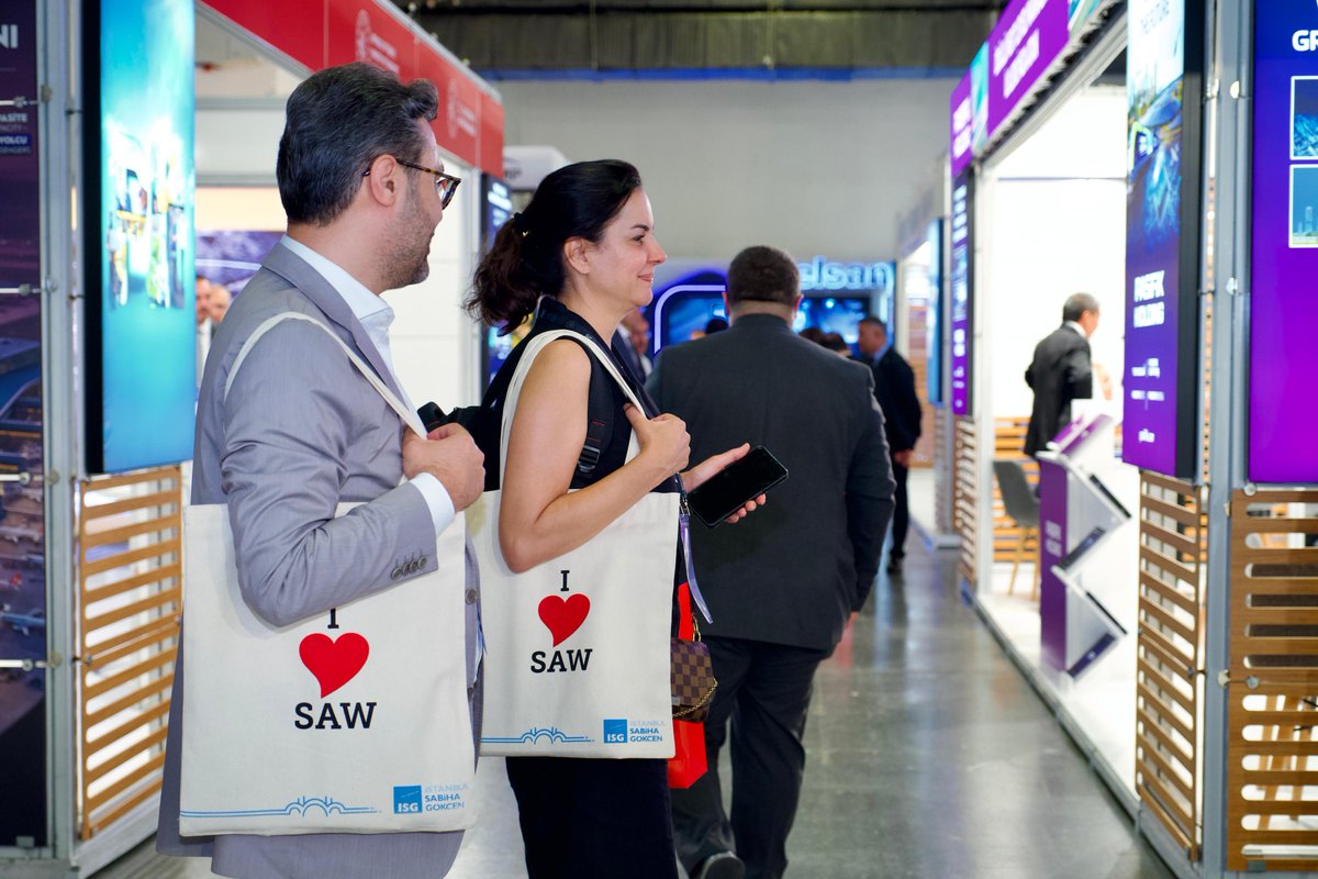 'Küresel Ulaştırma Koridorları Forumu'nda yerimizi aldık! Havalimanı üst yönetimimiz, yerli ve yabancı temsilcilerle önemli görüşmeler gerçekleştiriyor.

Türkiye'nin ulaştırma koridorlarında havacılık tarafında kritik öneme sahip “hub”lardan biri haline gelen havalimanımızın