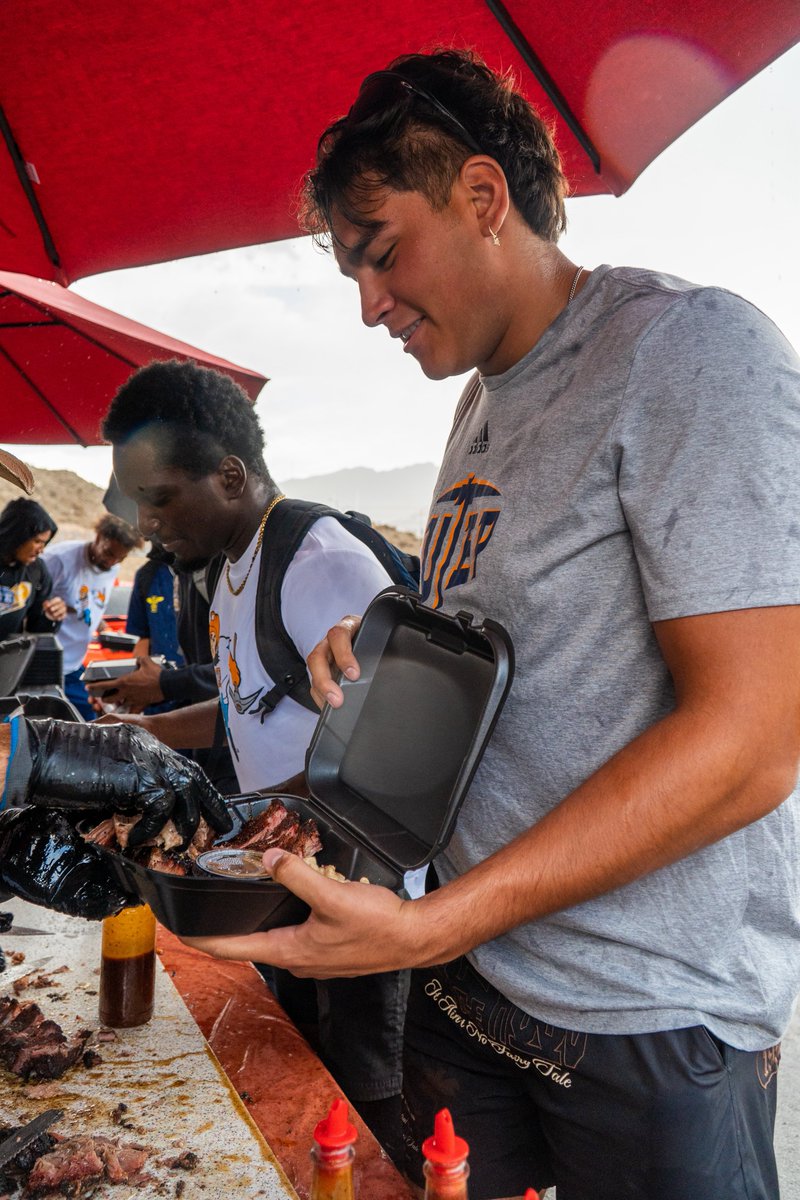 Huge thanks to Rollin’ Smoke BBQ for feeding our guys last night‼️

#PicksUp | #WinTheWest