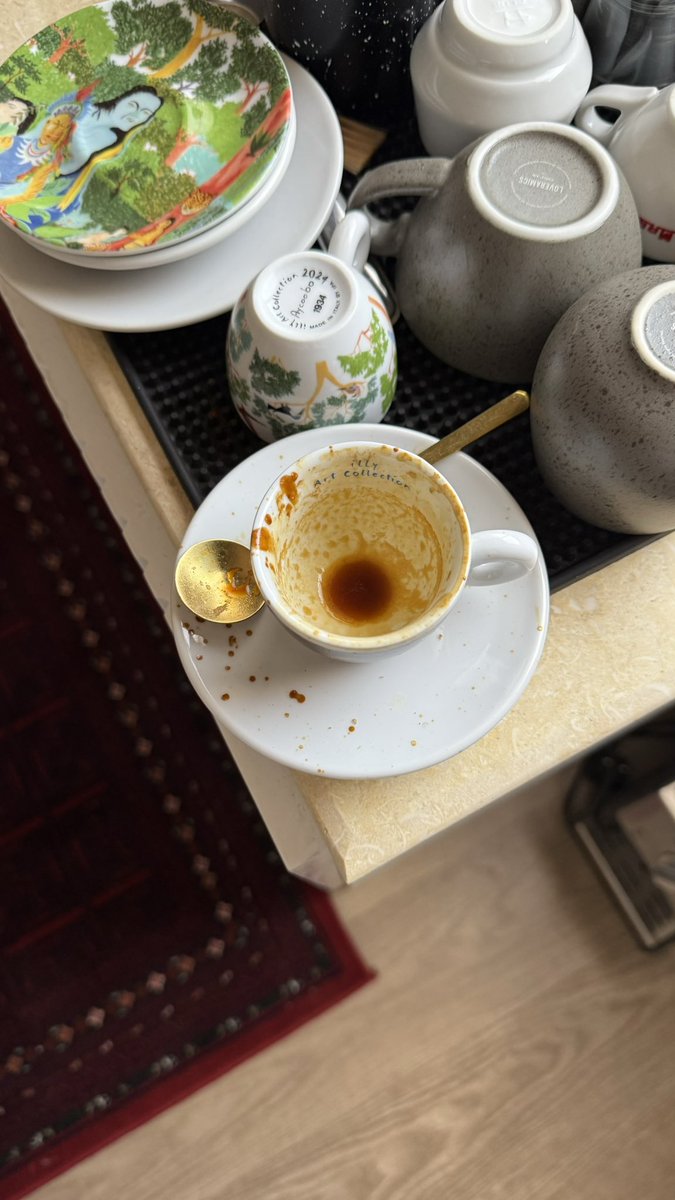 adl5112's tweet photo. اسبريسو الجمعة ♥️. https://t.co/mpP0ZvIKpW
