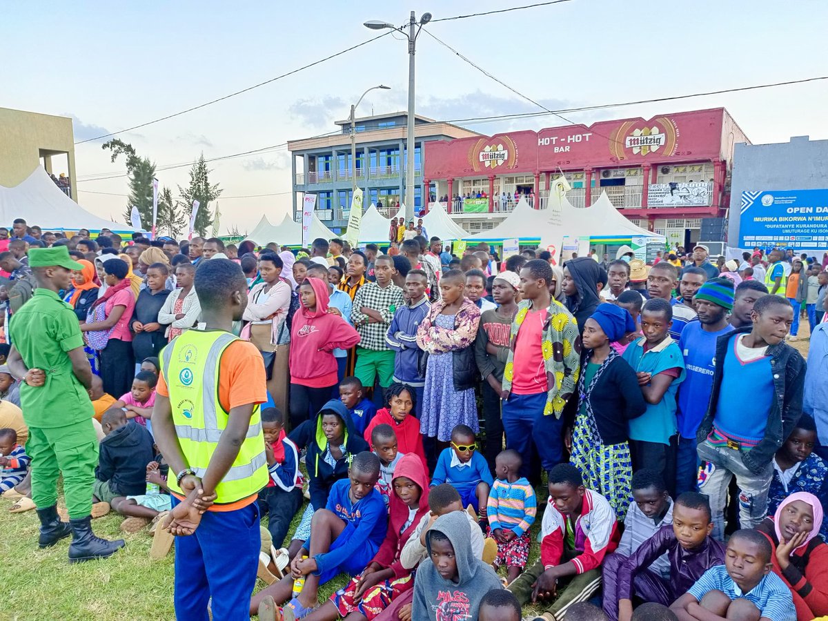 radioishingiro's tweet photo. Aka kanya mu karere ka @GicumbiDistrict hari gusozwa imurikabikorwa n'imurikagurisha ry'Abafatanyabikorwa mu iterambere (#DJAF).

Ni imurikabikorwa ryari rimaze iminsi 3,aho Abaturage bishimiye iki gikorwa ndetse bemezako hari ibyo batari bazi ko bibarizwa muri aka karere. https://t.co/Pg18g7BhHt