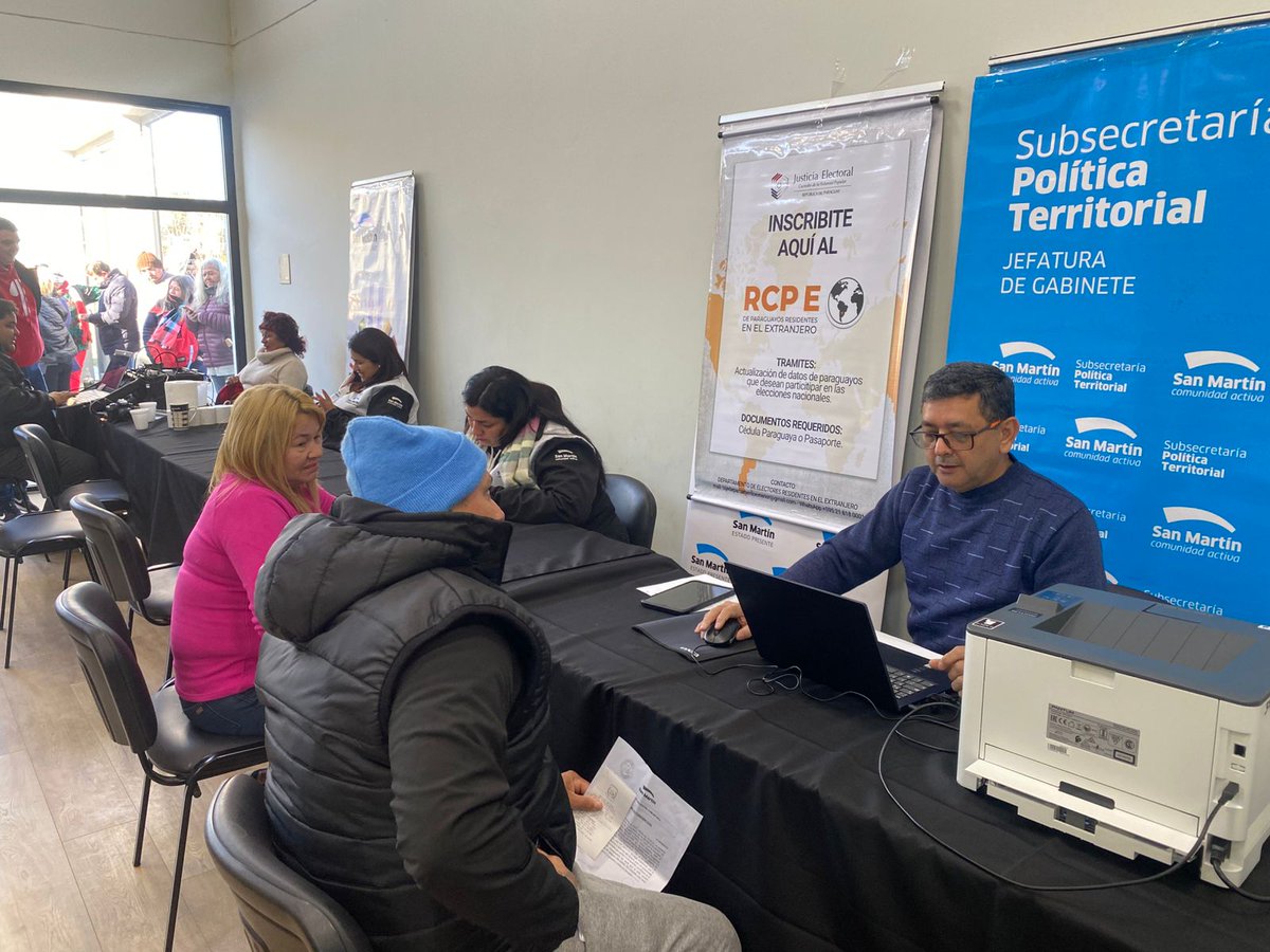 TSJE_Py's tweet photo. ✍🏻 Con el objetivo de lograr que los paraguayos residentes en el extranjero se inscriban y actualicen sus datos en el RCP, para participar de los procesos electorales, funcionarios de la #JusticiaElectoralPy🇵🇾 acompañan las jornadas de Apertura Legislativa.
🧵 https://t.co/algdNuprEF