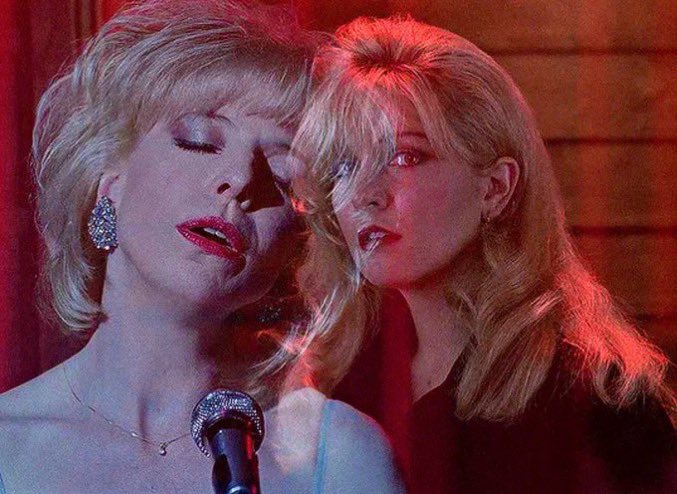 theb1ack1odge's tweet photo. Directed by David Lynch  
 
Blue Velvet | 1986 
Twin Peaks: Fire Walk With Me  | 1992 
Mulholland Drive | 2001 https://t.co/vlBbilKpXy