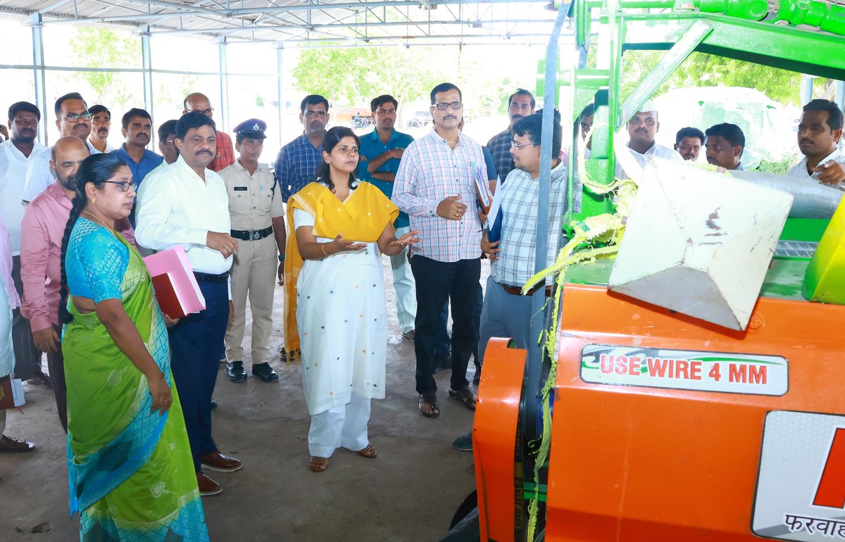 ✨🚜👨‍🌾రైతులు తెచ్చిన 🌾ధాన్యాన్ని ఆరబెట్టేందుకు   ప్రభుత్వం ప్రయోగాత్మకంగా  కొత్త, సాంకేతిక పరిజ్ఞానంతో కూడిన ధాన్యం ఆరబెట్టే #యంత్రాలను కొనుగోలు చేస్తోంది.ఈ క్రమంలో నల్గొండ జిల్లా యంత్రాంగం ఒక్కో #మొబైల్_గ్రైన్_డ్రైయర్‌లను రూ.14.40 లక్షలతో కొనుగోలు చేసింది. తిప్పర్తి మార్కెట్