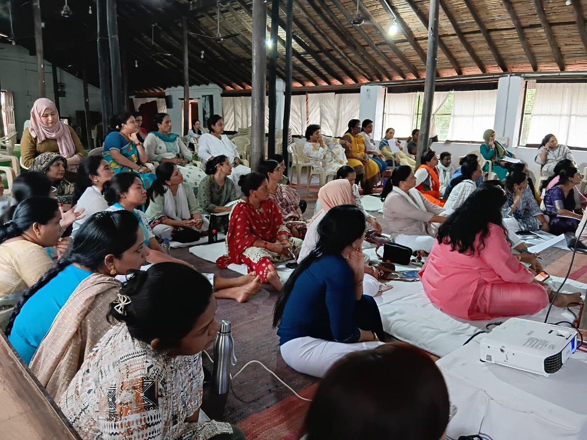 SachinAhimsa's tweet image. All revolutions begin with women. Kranti Sangam, our effort to create the space for women to lead India to revolution. If you know promising women keen to change India's politics, please send them our way...
sarvodayasangam.com/Web/kranti_san…
Jai Jagat!