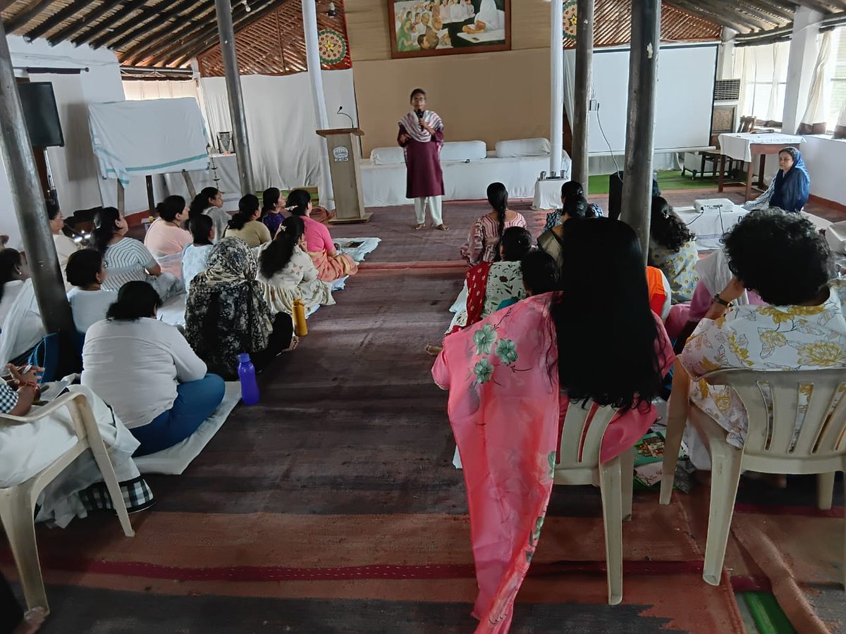 SachinAhimsa's tweet image. All revolutions begin with women. Kranti Sangam, our effort to create the space for women to lead India to revolution. If you know promising women keen to change India's politics, please send them our way...
sarvodayasangam.com/Web/kranti_san…
Jai Jagat!