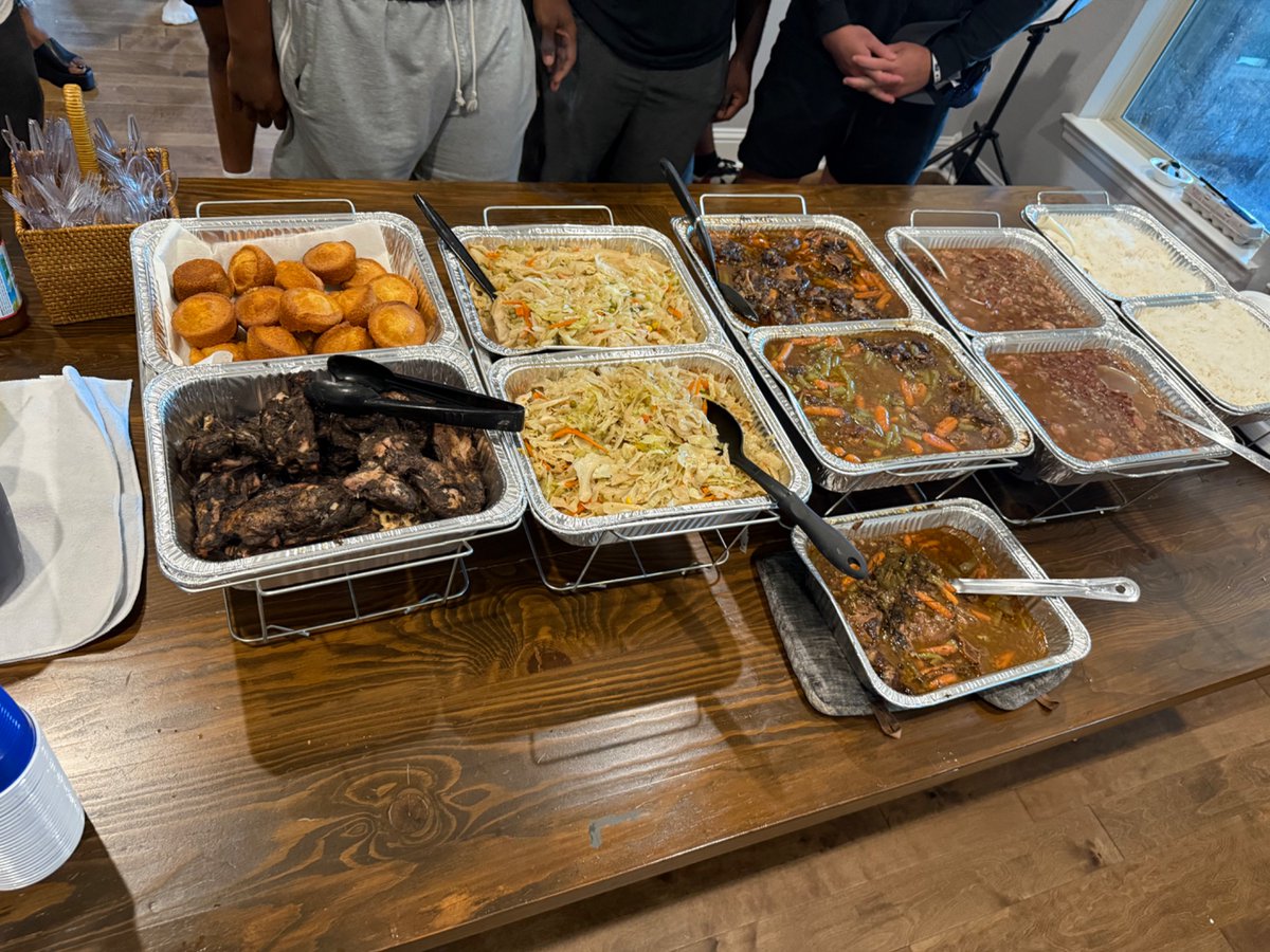 CoachTyWarren's tweet image. 1 thing about it, 2 things for sure Momma, He not going to starve with us. IYKYK… Cooked &amp;amp; Served often at Warren’s Kitchen by way of Wifey &amp;amp; I. In order to be a BIG TIME player, you have to EAT BIG TIME. “Get in w/Us‼️”✅Fellowship ✅Eat Good✅Play Good #WE #FLIGHTCLUB26 🦉