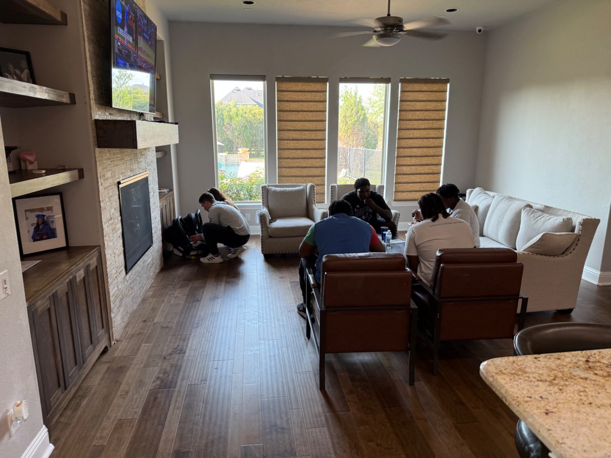 CoachTyWarren's tweet image. 1 thing about it, 2 things for sure Momma, He not going to starve with us. IYKYK… Cooked &amp;amp; Served often at Warren’s Kitchen by way of Wifey &amp;amp; I. In order to be a BIG TIME player, you have to EAT BIG TIME. “Get in w/Us‼️”✅Fellowship ✅Eat Good✅Play Good #WE #FLIGHTCLUB26 🦉