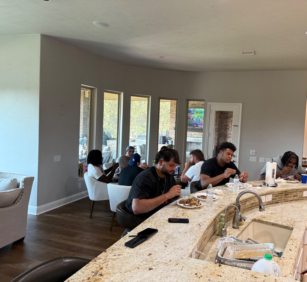 CoachTyWarren's tweet image. 1 thing about it, 2 things for sure Momma, He not going to starve with us. IYKYK… Cooked &amp;amp; Served often at Warren’s Kitchen by way of Wifey &amp;amp; I. In order to be a BIG TIME player, you have to EAT BIG TIME. “Get in w/Us‼️”✅Fellowship ✅Eat Good✅Play Good #WE #FLIGHTCLUB26 🦉