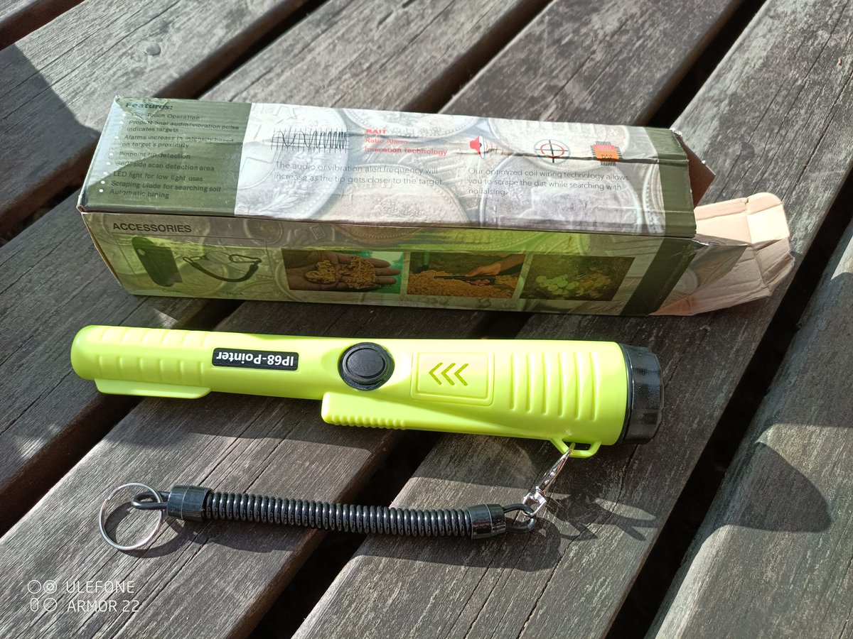 Hyvin tällä löytää metallia vedenkin alta.