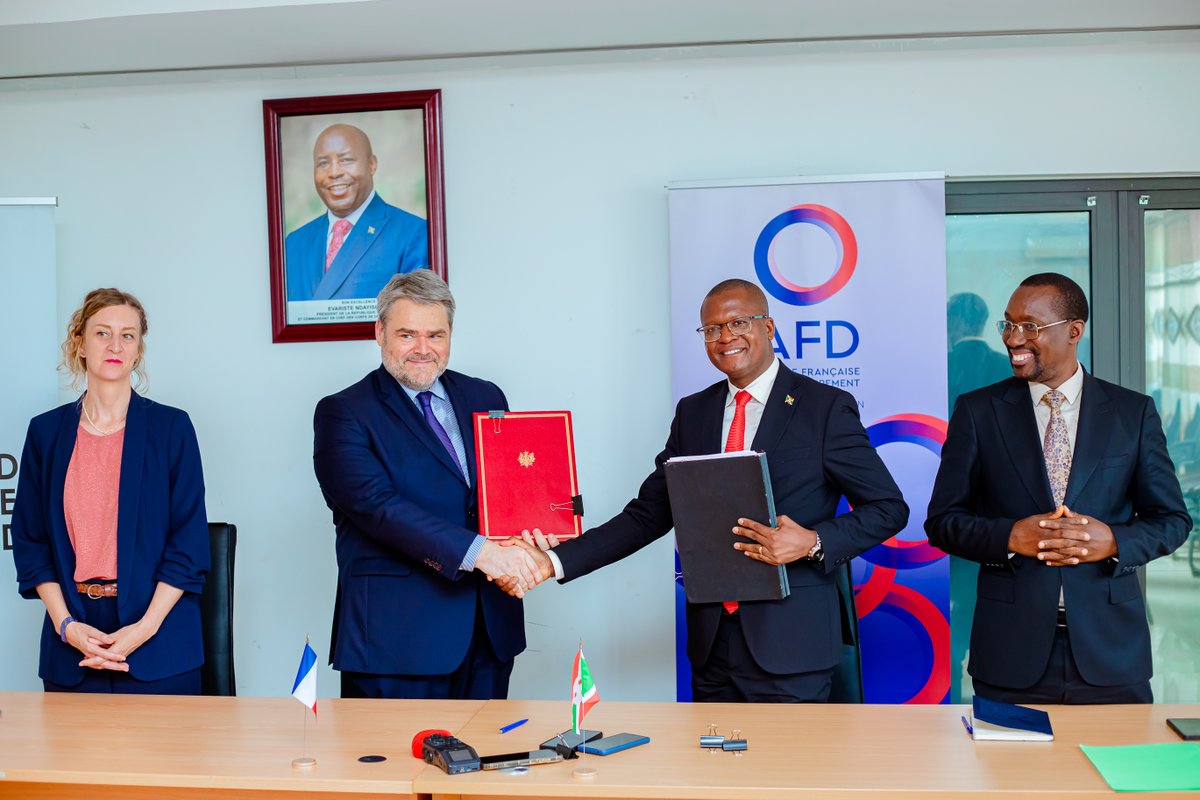 Ministère des Finances Burundi (@financesbdi) on Twitter photo 1/4 Ce vendredi 27 juin 2025, le Gouvernement du Burundi a bénéficié d’un financement de 20 804 954USD du Partenariat Mondial pour l’Education (PME), octroyé sous forme de subvention par l’intermédiaire de l’<a href="/AFD_France/">Agence Française de #Développement (AFD) 🇫🇷 🇪🇺</a>. 1/4 Ce vendredi 27 juin 2025, le Gouvernement du Burundi a bénéficié d’un financement de 20 804 954USD du Partenariat Mondial pour l’Education (PME), octroyé sous forme de subvention par l’intermédiaire de l’<a href="/AFD_France/">Agence Française de #Développement (AFD) 🇫🇷 🇪🇺</a>.