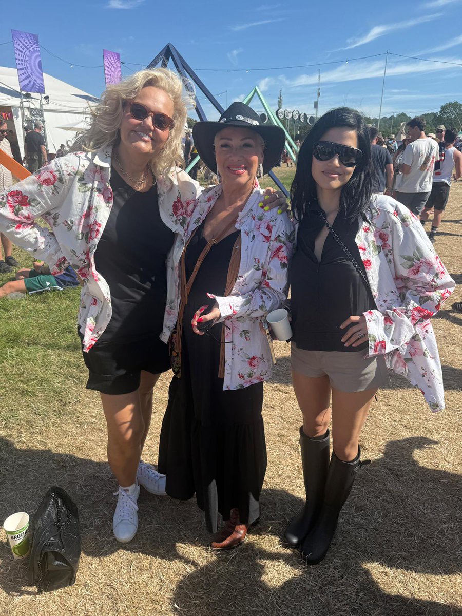 s t a c e y 🍊 tweet media