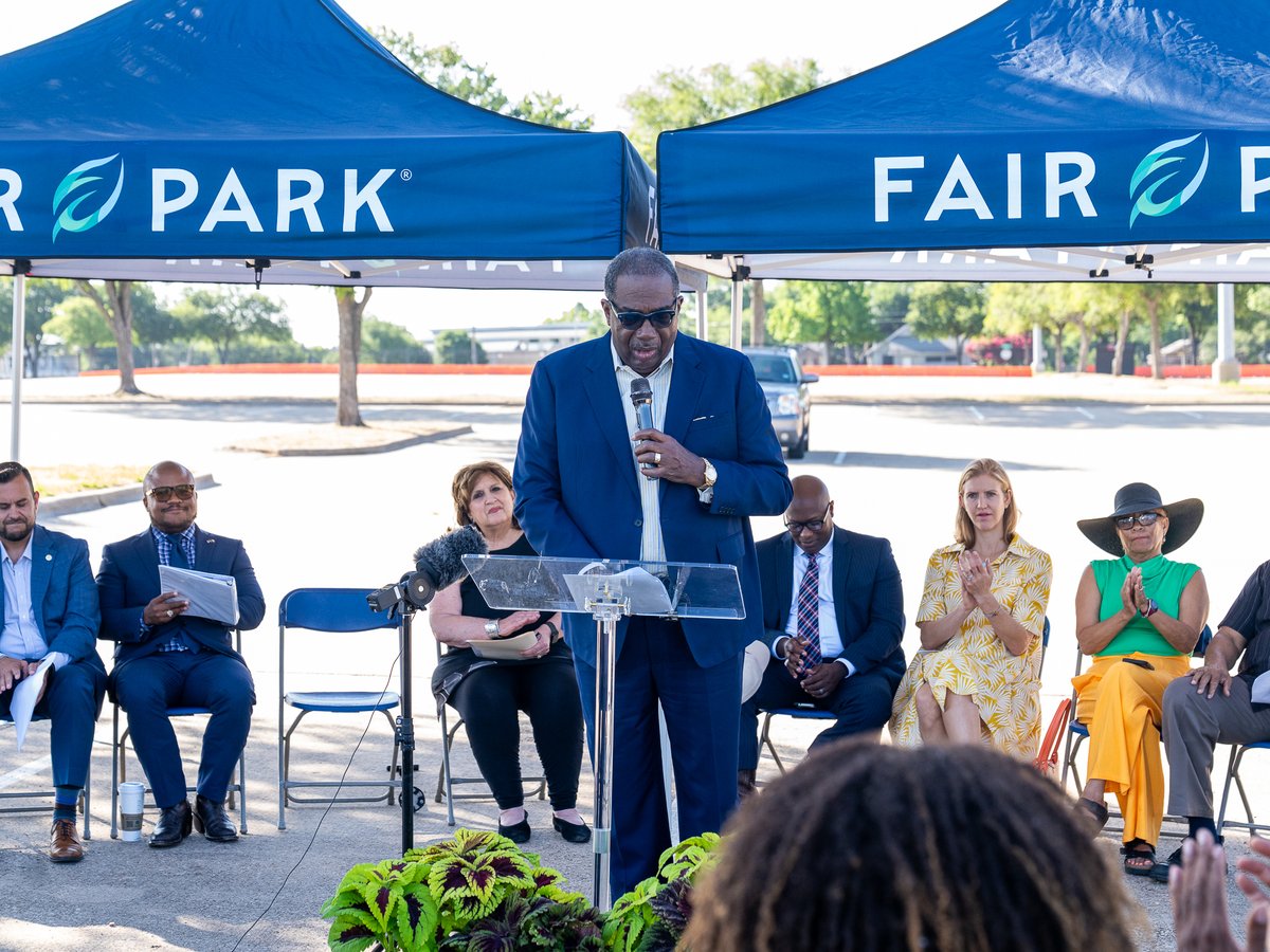 VentonJonesTX's tweet image. Another Major Win in House District 100! 🌳: After more than 50 years of broken promises, we are finally making real progress on restoring our community's park in South Dallas.
I am proud to have led the fight in the Texas House alongside State Senator @RoyceWestTX in the…