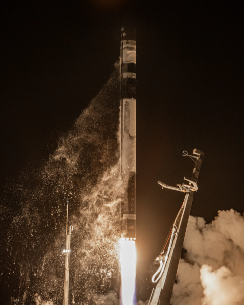 NASAAmes's tweet image. Time flies when you’re orbiting the Moon! 🌙
Three years ago tomorrow, June 28, CAPSTONE launched to test a unique, elliptical orbit and navigation capabilities around the lunar surface. Today, the spacecraft continues to test and refine its navigation software.…