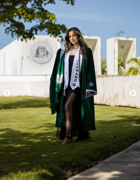 uprm's tweet photo. Alondra Paola Pérez
Psicología y minor en Mercadeo
Soprano de Chorium
@RullanAgustin @psicologiarum @artesyciencias @adem_uprm @choriumuprm
#GradRUM2025 #GradRUM112 #GradRUM25 https://t.co/709lOcg1vi