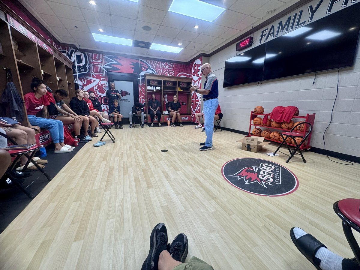 Briley Palmer (@coachb_semowbb) on Twitter photo We started our morning early with a special visit from Mr. Jim Limbaugh! He shared some thoughtful words of wisdom and gifted our girls a copy of one of his fav reads, Make Your Bed Grateful for the inspiring message and excited for our <a href="/OfficialSEMOWBB/">SEMO Women’s Basketball</a> to dive into this book! We started our morning early with a special visit from Mr. Jim Limbaugh! He shared some thoughtful words of wisdom and gifted our girls a copy of one of his fav reads, Make Your Bed Grateful for the inspiring message and excited for our <a href="/OfficialSEMOWBB/">SEMO Women’s Basketball</a> to dive into this book!