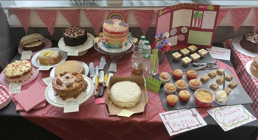 TheYorkshireRo2's tweet image. Today as part of the @Trinityteach ITT interviews, we were delighted to join the Batley Bake Off at @UBHSCHOOL. The candidates were able to come & sample the cakes, as were the interviewing team Emma, Katy & Rebecca. @CKTSHub @NatInstTeaching @BatleyTrust @getintoteaching #jocox