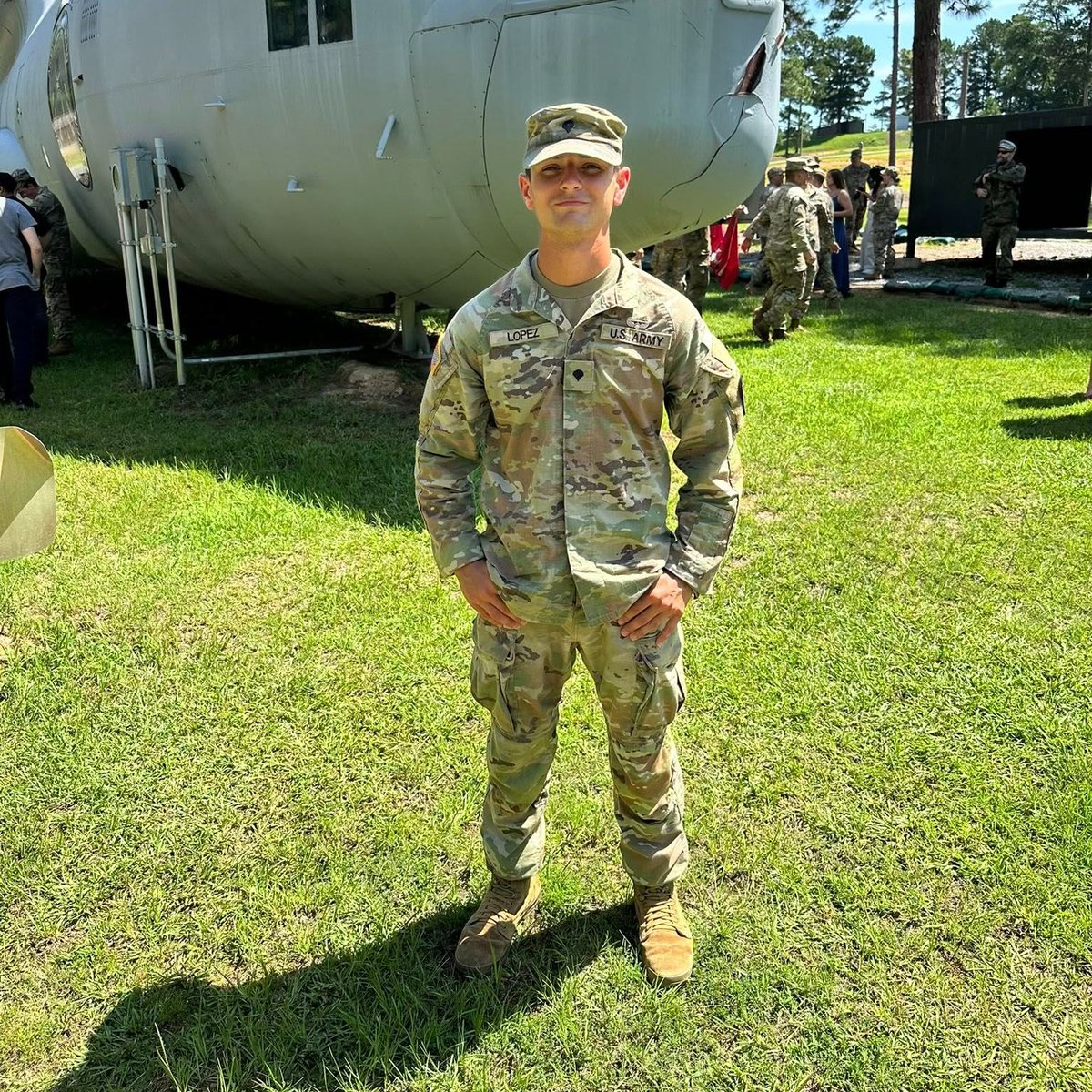 Missouri_NG's tweet image. 🚁 Air Assault Achievements! 🚁
Congrats to Sgt. Dooley of the 1139th MP Co & Spc. Lopez of the 3175th MP Co, on graduating from Air Assault School—one of the Army’s toughest courses!
From rucks to rappelling, they earned their wings through grit & discipline. #GoMoGuard