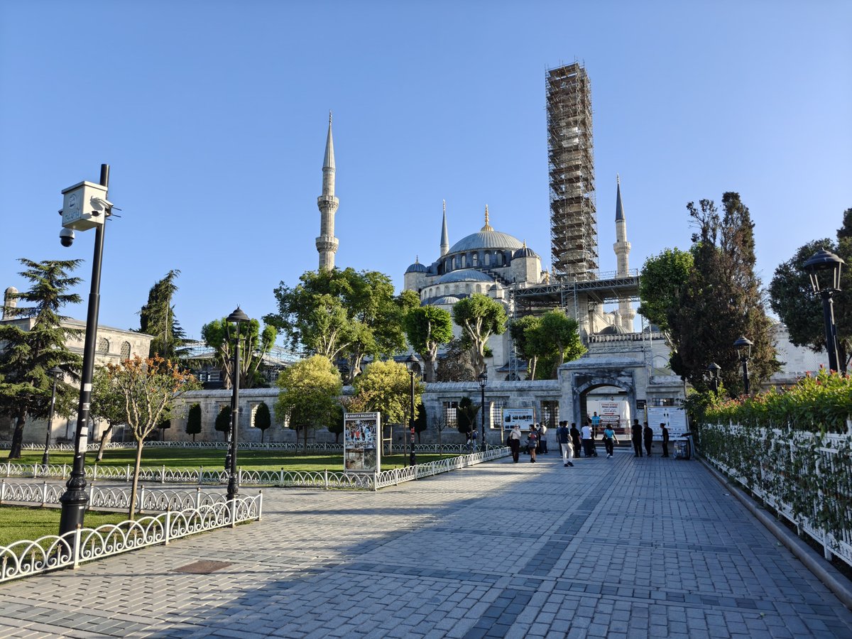 seeingmole's tweet image. Alhamdulillah! Coming to Istanbul is not complete without visiting the 3 magnificent mosques.