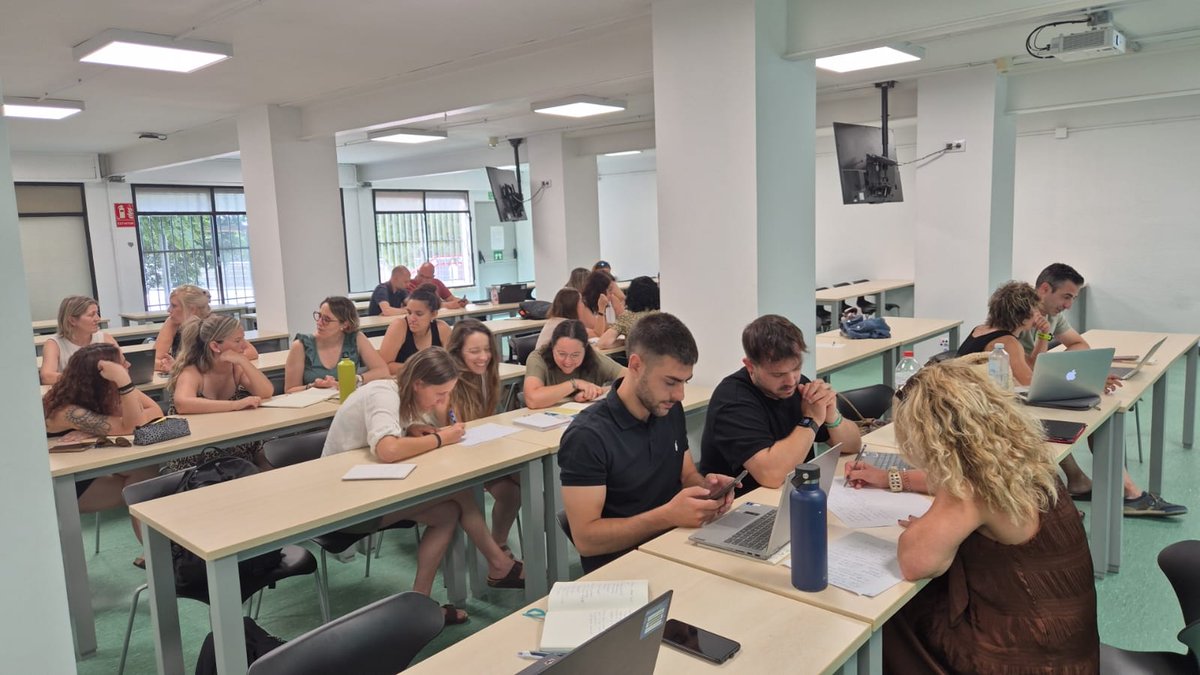 Ahir vam celebrar la 5a Comunitat de Pràctica del programa #PAcTE!

Un espai per fer balanç del curs, compartir aprenentatges entre centres i prioritzar accions clau per a la millora educativa de cara al curs 25-26. 

#Educació #MilloraQualitatEducativa #InnovacióEducativa