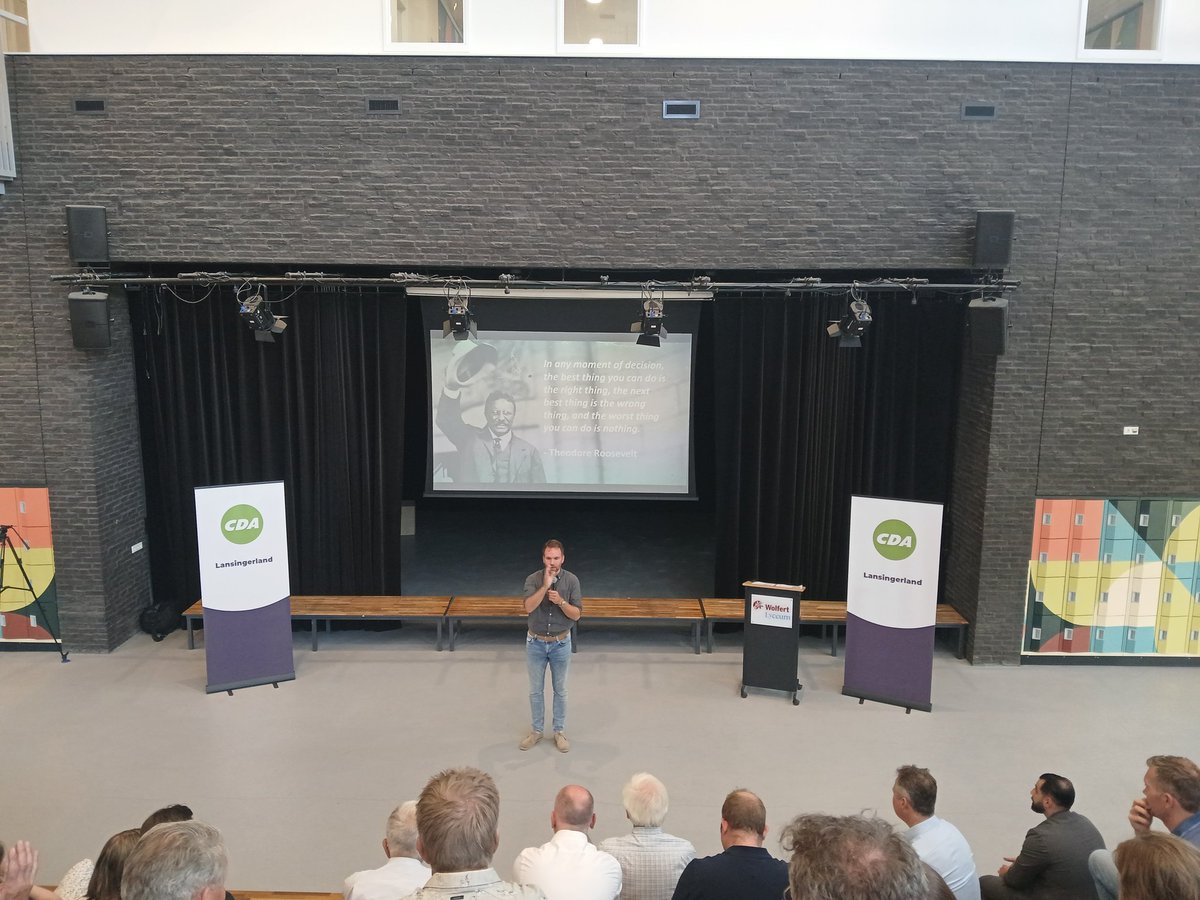 Vandaag hadden we een bijzondere bijeenkomst op de Wolfert school in Bergschenhoek: een CollegeTour met Tweede Kamerlid <a href="/DerkBoswijk/">Derk Boswijk</a>. Een open en eerlijk gesprek met leerlingen, leden en geïnteresseerden over misschien wel het meest urgente thema van deze tijd: oorlog en vrede 🇳🇱