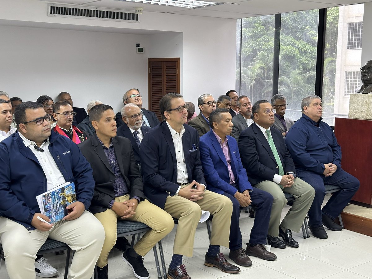 Desde el CEN #AcciónDemocrática en el marco del mes del Abogado, se realiza un acto conmemorativo para rendir homenaje a quienes, con vocación, ética y compromiso, defienden el Estado de derecho y la justicia en Venezuela. ¡Sigamos construyendo de una sociedad democrática!