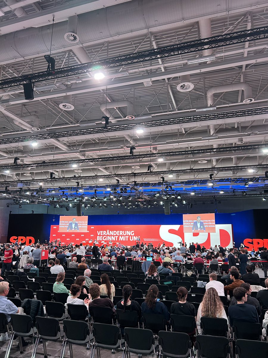 „Wir sind zu langweilig“ sagt <a href="/hubertus_heil/">Hubertus Heil</a> in der Aussprache. SPD müsse wieder interessanter werden.