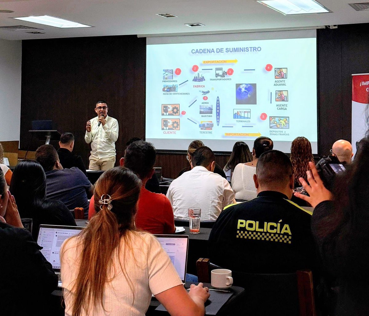 Supertransporte's tweet photo. La #SuperTransporte fortalece la supervisión del #SARLAFT y los programas #PTEE, reafirmando su compromiso con la legalidad y el cumplimiento normativo.
📄 #Comunicado 👉 https://t.co/ZaxQK6eBFU https://t.co/tSdJsDaTv4