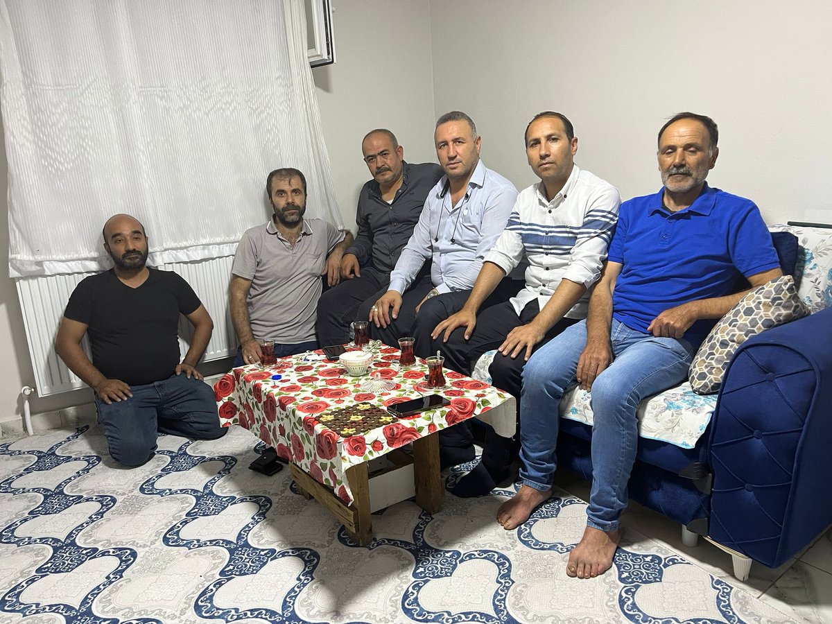 mhp_sahinbey's tweet photo. İlçe Başkan Yardımcımız Murat Dal ve Yönetim Kurulu Üyelerimiz, Ulaş Mahalle Temsilcimiz Arif Sarıkaya'nın kayınbabasının vefatı dolayısıyla taziye ziyaretinde bulundular.

Merhuma Allah'tan rahmet ailesine ve sevenlerine başsağlığı dileriz. https://t.co/BiHKX2w7Ib