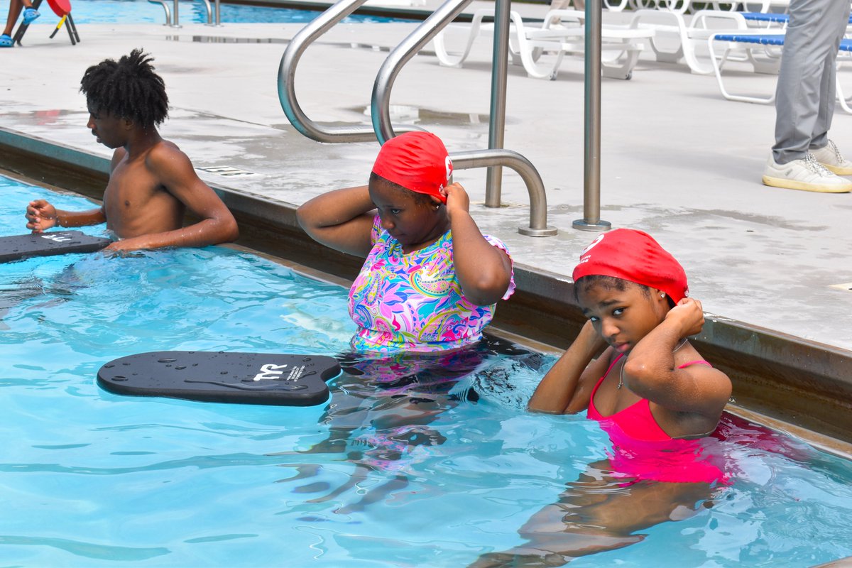 ATLParksandRec's tweet image. Yesterday, the Atlanta Water Safety Coalition hosted the World’s Largest Swim Lesson at Thomasville Pool. This marked Atlanta’s 3rd year participating in the global event to prevent childhood drowning.
Kids learned essential swim skills while having fun! 💦