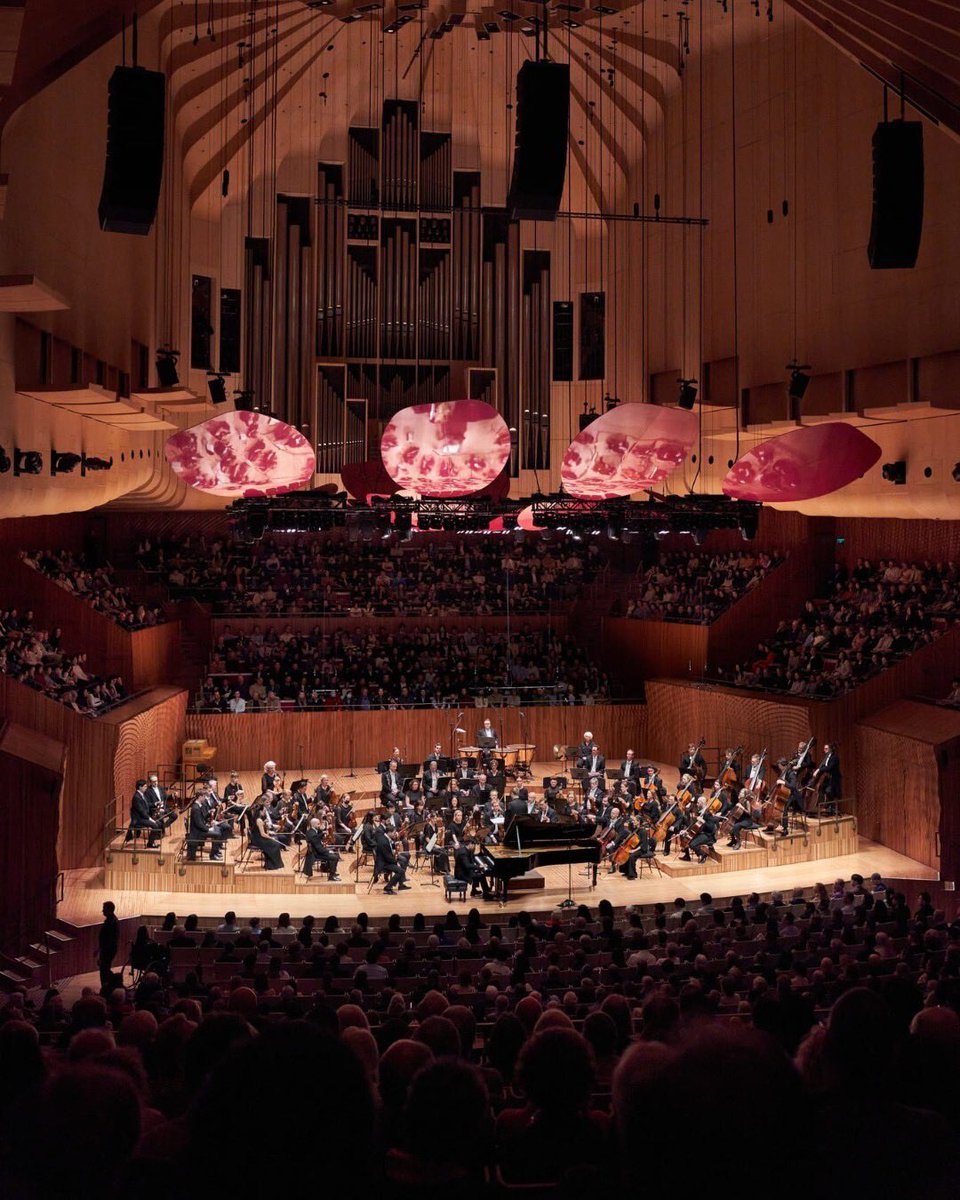 lang_lang's tweet image. Thank you to the wonderful Sydney Symphony Orchestra and the brilliant Benjamin Northey for such an incredible evening of music last week. A true joy to share the stage with you all!
📸 10thletterau