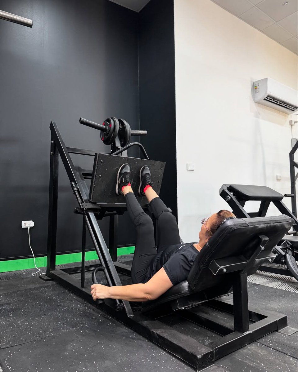 BlissFitCL's tweet photo. El deporte sólo requiere tu esfuerzo y compromiso. No hay límites para quien se compromete ¡Haz que cada segundo cuente! 🔥💪🏼 https://t.co/Vm3DU02ypz
