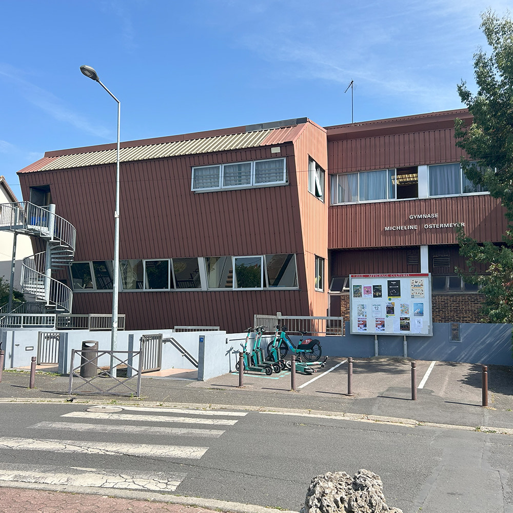 Voici le gymnase Micheline Ostermeyer où aura lieu le stage sport esport de juillet !

Toutes les informations et l'inscription sont sur notre site internet : teamls4b.fr/html/stages.ht… 🧷

Pour rappel, nous proposons un stage mêlant sport et jeu vidéo du 7 au 11 juillet, pour