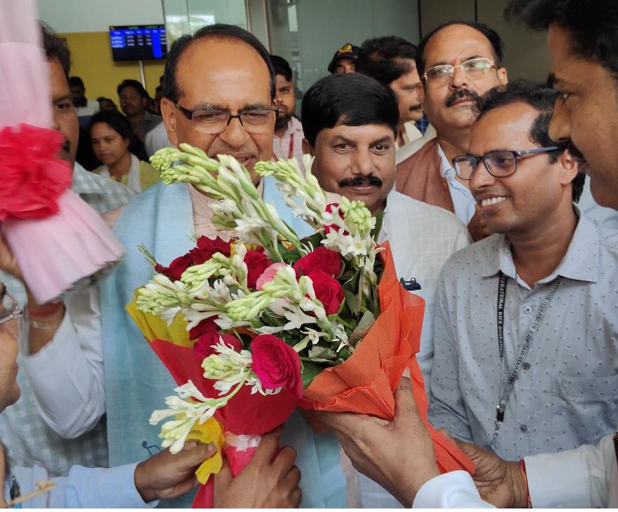 IRRI South Asia Regional Centre (ISARC) (@isarcofficial) on Twitter photo ISARC scientists joined Viksit Krishi Sankalp Abhiyan 2025 review meeting led by <a href="/AgriGoI/">Agriculture INDIA</a> Minister Shri <a href="/ChouhanShivraj/">Shivraj Singh Chouhan</a> in Varanasi. Through 260+ field days & awareness drives, ISARC promoted climate-smart agri innovations across UP, Odisha & Hyderabad.
<a href="/Sudhanshu_IRRI/">Sudhanshu Singh</a> <a href="/UPGovt/">Government of UP</a> ISARC scientists joined Viksit Krishi Sankalp Abhiyan 2025 review meeting led by <a href="/AgriGoI/">Agriculture INDIA</a> Minister Shri <a href="/ChouhanShivraj/">Shivraj Singh Chouhan</a> in Varanasi. Through 260+ field days & awareness drives, ISARC promoted climate-smart agri innovations across UP, Odisha & Hyderabad.
<a href="/Sudhanshu_IRRI/">Sudhanshu Singh</a> <a href="/UPGovt/">Government of UP</a>