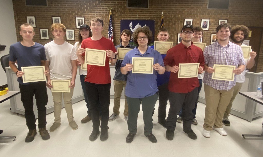 Recognized at last night's Board of Education meeting:

Apprenticeship Randolph Pre-Apprentice Selections: drive.google.com/file/d/1A8hSt5…
All-American Wrestler:
5il.co/3kjo4