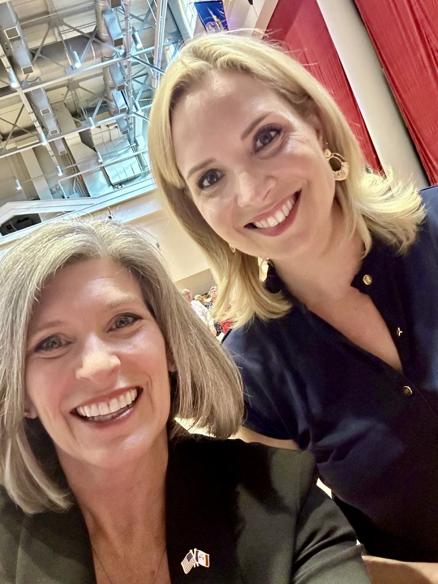 joniernst's tweet image. Sending birthday wishes to my friend and Iowa champion, @hinsonashley! Your hard work and heart for our state truly make a difference—hope you have a fantastic day!