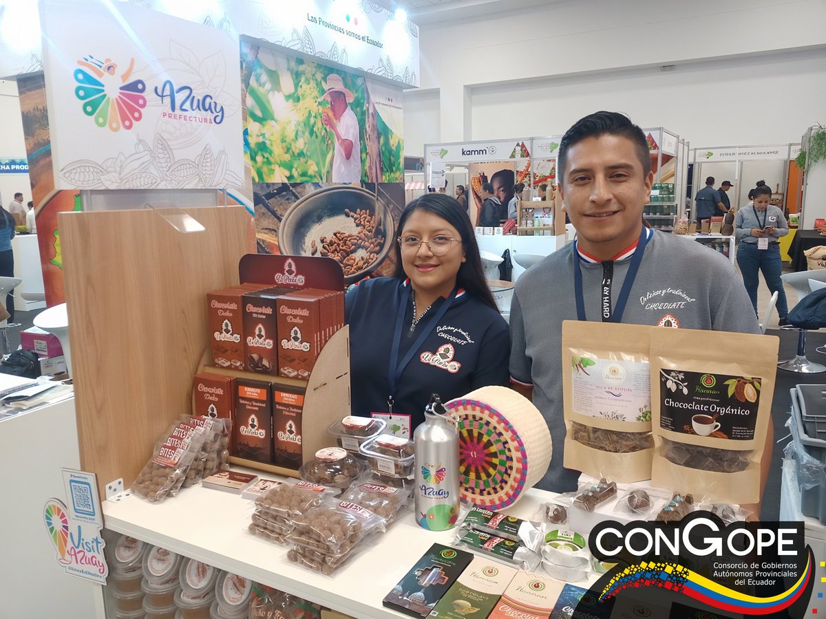 CONGOPE (@congopeecuador) on Twitter photo 18 provincias y 38 emprendedores se unen para impulsar la producción nacional ¡Apostemos por el talento local y celebremos el sabor auténtico del cacao ecuatoriano!
<a href="/ClementeBravoR/">Clemente Bravo</a>
<a href="/PrefecturaElOro/">Prefectura El Oro</a>
<a href="/K_Reategui/">Karla Reátegui</a>
<a href="/zamorachinchipz/">Prefectura de Zamora Chinchipe 🇪🇨</a>
<a href="/CamFrancoEcuato/">CCIFEC</a>
<a href="/salonchocolateq/">El Salón del Chocolate</a> 18 provincias y 38 emprendedores se unen para impulsar la producción nacional ¡Apostemos por el talento local y celebremos el sabor auténtico del cacao ecuatoriano!
<a href="/ClementeBravoR/">Clemente Bravo</a>
<a href="/PrefecturaElOro/">Prefectura El Oro</a>
<a href="/K_Reategui/">Karla Reátegui</a>
<a href="/zamorachinchipz/">Prefectura de Zamora Chinchipe 🇪🇨</a>
<a href="/CamFrancoEcuato/">CCIFEC</a>
<a href="/salonchocolateq/">El Salón del Chocolate</a>